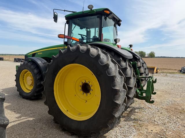 Image of John Deere 8330 equipment image 3