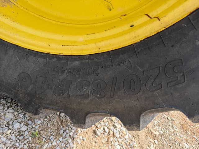 Image of John Deere 8330 equipment image 4
