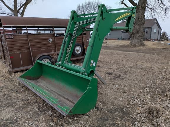 Image of John Deere 843 equipment image 2