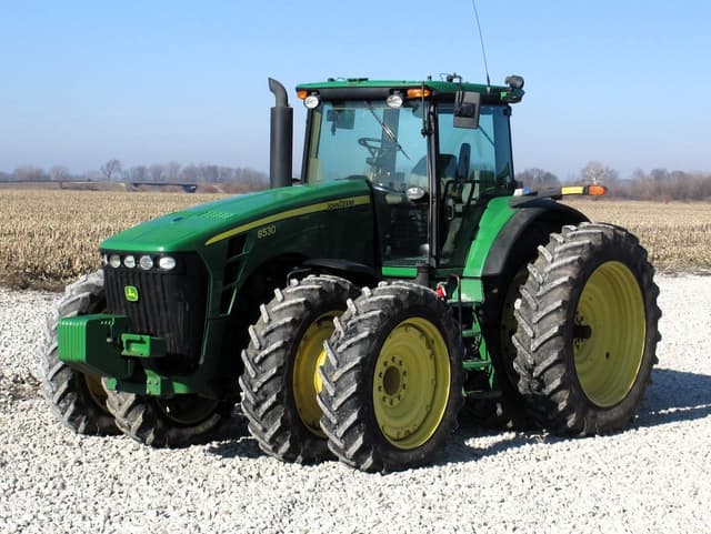 Image of John Deere 8530 equipment image 1