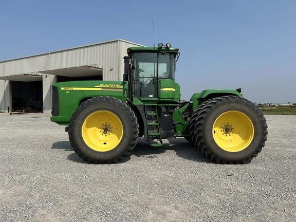 Image of John Deere 9220 equipment image 1