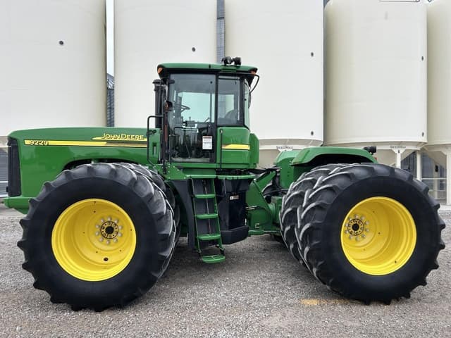 Image of John Deere 9220 equipment image 2