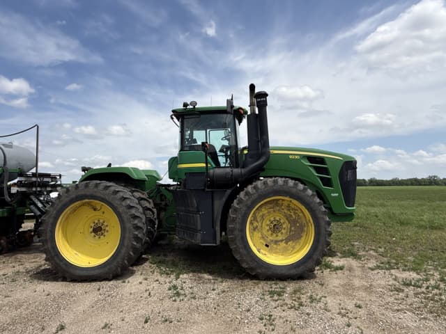 Image of John Deere 9230 equipment image 1