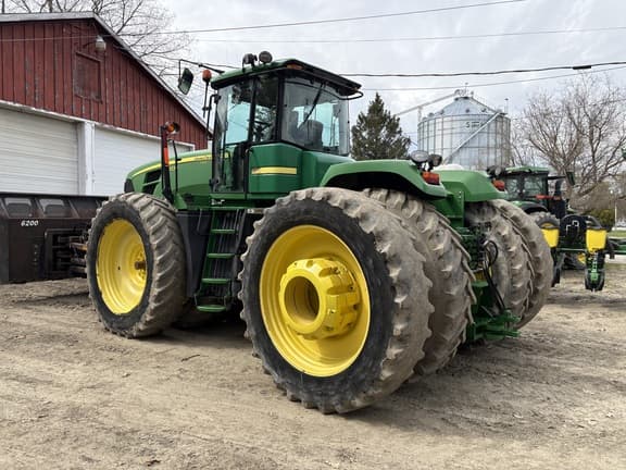 Image of John Deere 9330 equipment image 1