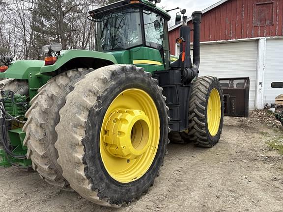 Image of John Deere 9330 equipment image 2