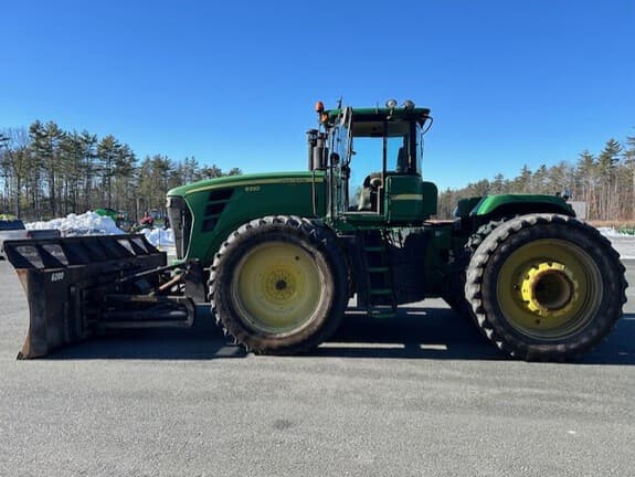 Image of John Deere 9330 equipment image 1