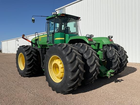 Image of John Deere 9330 equipment image 2