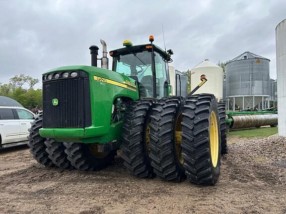 Image of John Deere 9520 equipment image 1