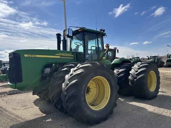Image of John Deere 9520 equipment image 1
