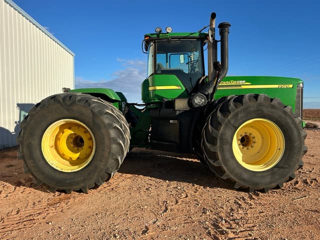 Image of John Deere 9520 equipment image 1