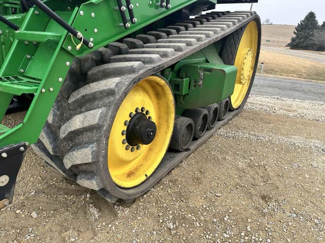 Image of John Deere 9520T equipment image 1