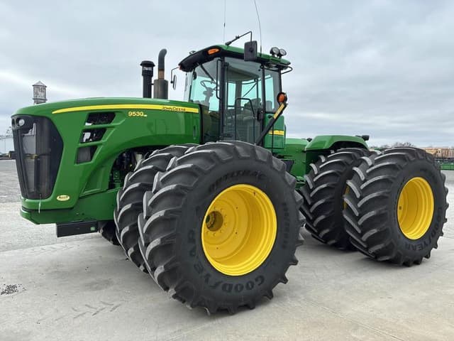 Image of John Deere 9530 equipment image 1