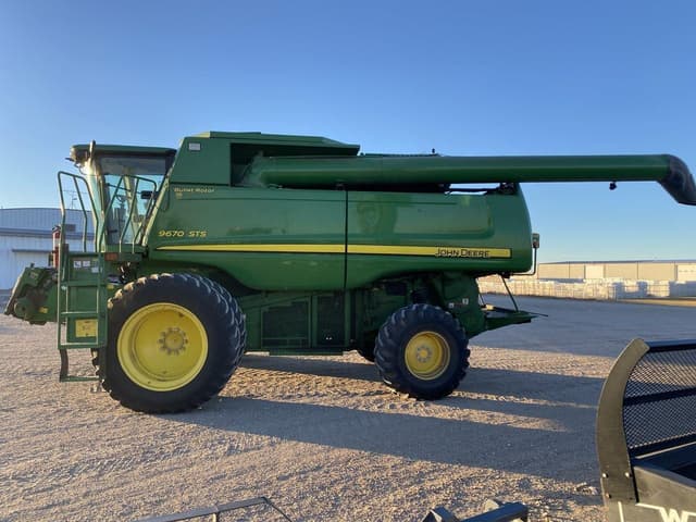 Image of John Deere 9670 STS equipment image 1