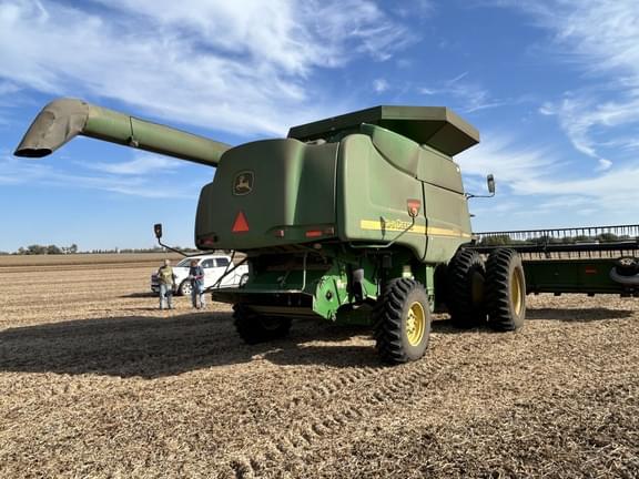 Image of John Deere 9760 STS equipment image 3