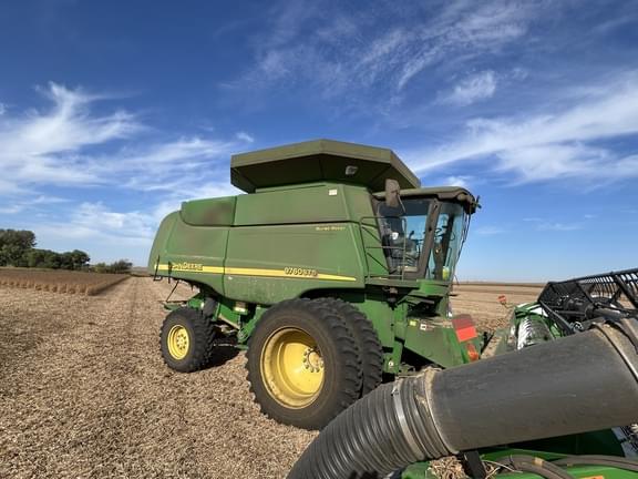 Image of John Deere 9760 STS equipment image 1
