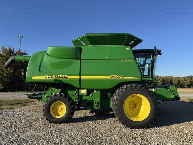 Image of John Deere 9760 STS equipment image 3