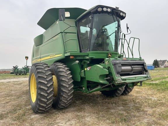 2007 John Deere 9760 STS Equipment Image0