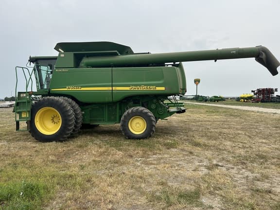 Image of John Deere 9760 STS equipment image 3