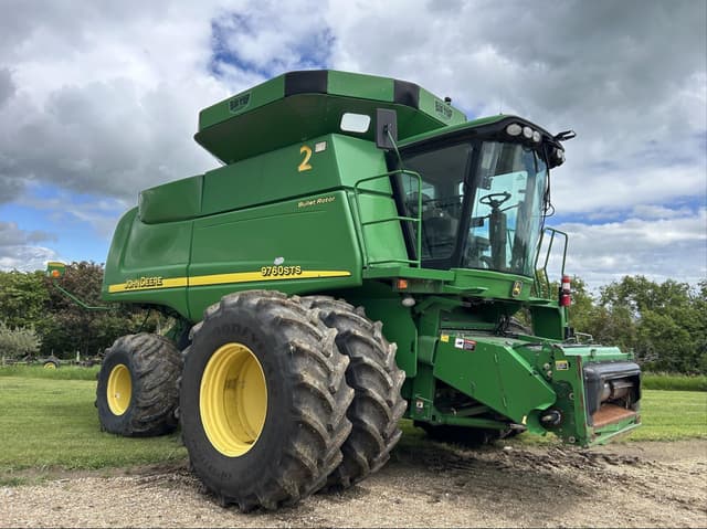 Image of John Deere 9760 STS equipment image 2