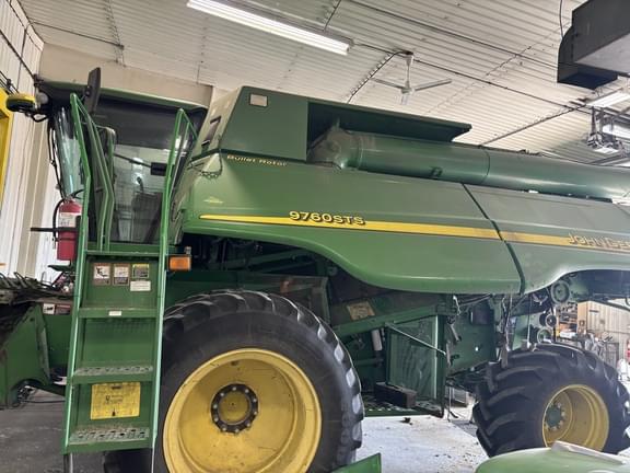 Image of John Deere 9760 STS equipment image 1