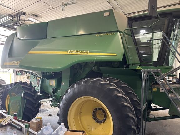 2007 John Deere 9760 STS Equipment Image0