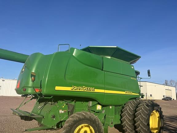 Image of John Deere 9760 STS equipment image 1