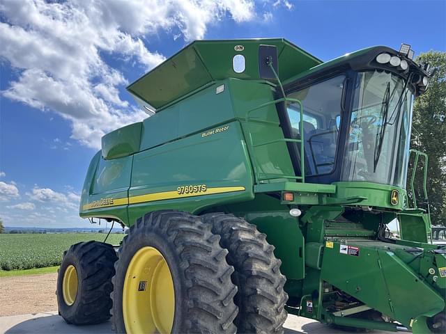 Image of John Deere 9760 STS equipment image 2