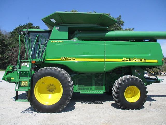 Image of John Deere 9760 STS equipment image 2