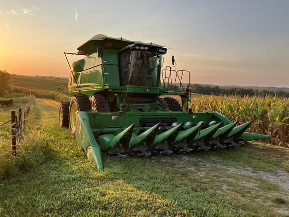 Image of John Deere 9760 STS equipment image 2