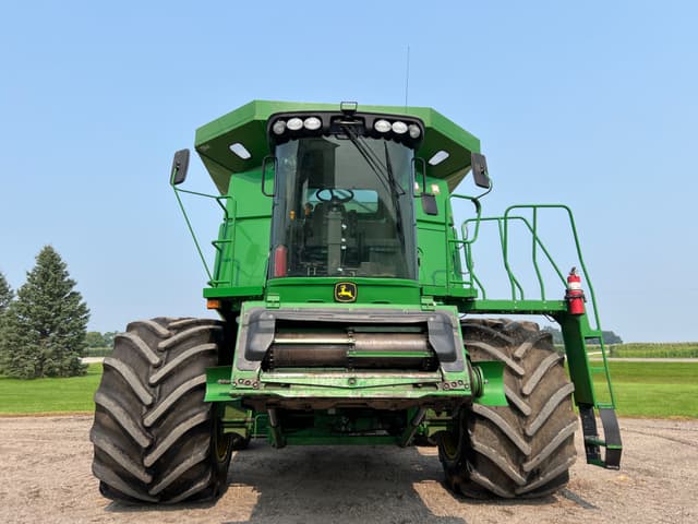 Image of John Deere 9760 STS equipment image 3