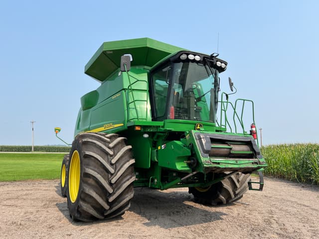 Image of John Deere 9760 STS equipment image 2