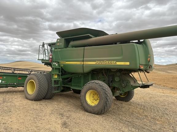 Image of John Deere 9760 STS equipment image 1