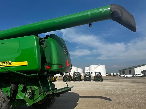 Image of John Deere 9760 STS equipment image 2