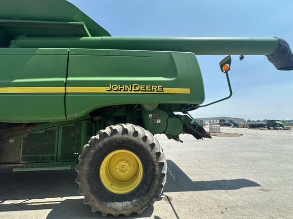 Image of John Deere 9760 STS equipment image 2