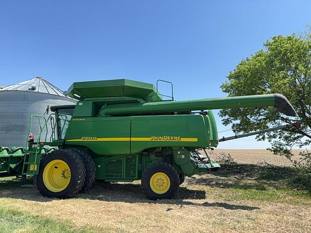 Image of John Deere 9760 STS equipment image 2