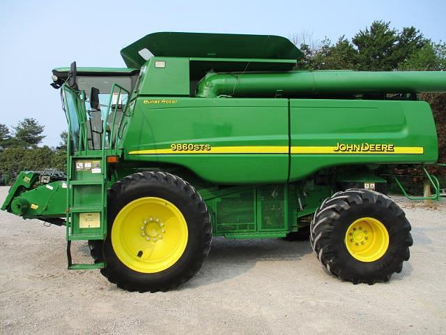 Image of John Deere 9860 STS equipment image 2