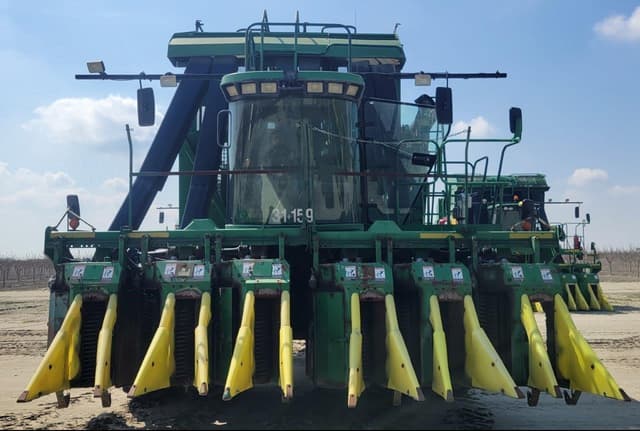 Image of John Deere 9996 equipment image 2