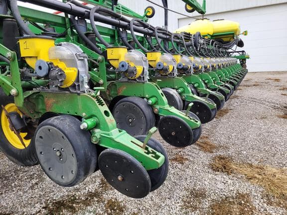 Image of John Deere DB90 equipment image 1