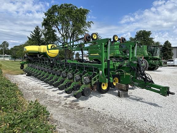 Image of John Deere DB90 equipment image 3
