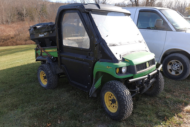 Image of John Deere Gator XUV 620i equipment image 4