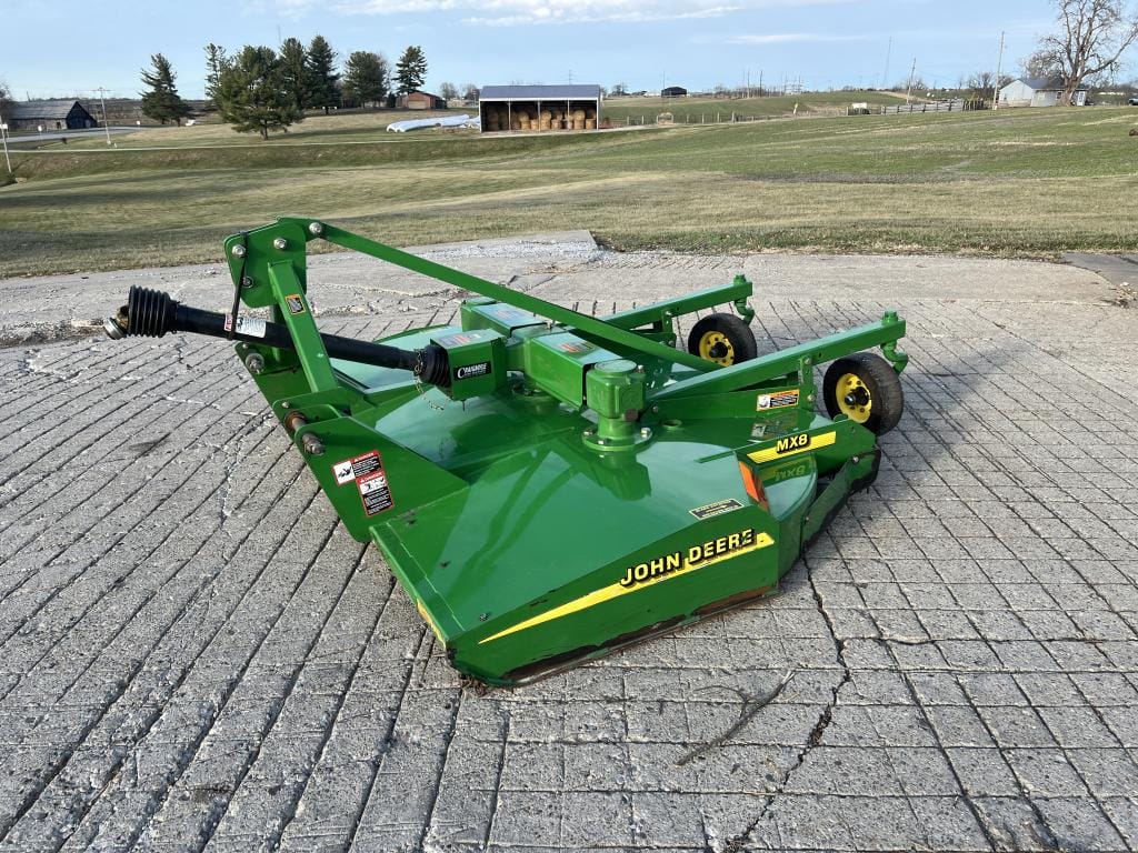 John Deere MX8 Equipment Image0