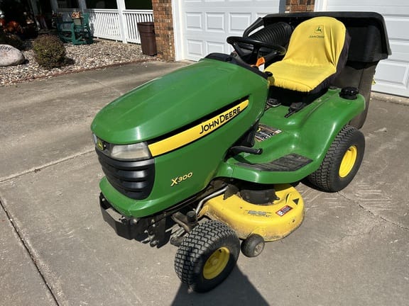 2007 John Deere X300 Equipment Image0