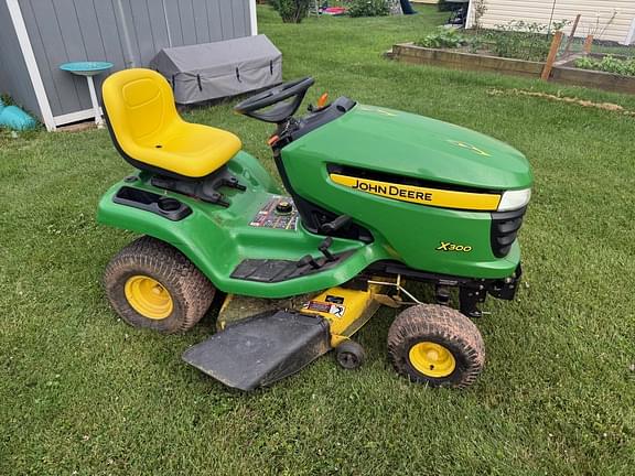 Image of John Deere X300 equipment image 4