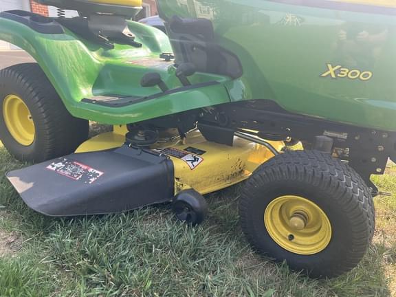 Image of John Deere X300 equipment image 3