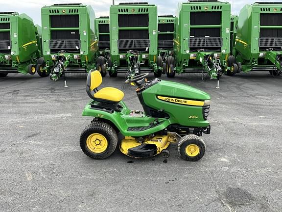 Image of John Deere X304 equipment image 1