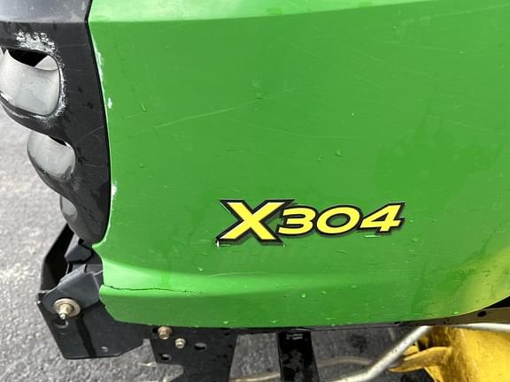 Image of John Deere X304 equipment image 4