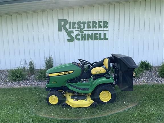 Image of John Deere X320 equipment image 1