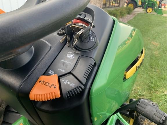 Image of John Deere X320 equipment image 4