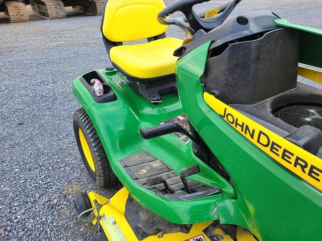 Image of John Deere X320 equipment image 4