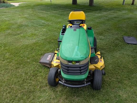Image of John Deere X324 equipment image 1